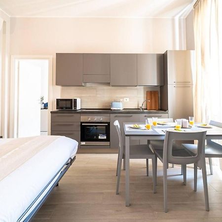 Easylife - Accogliente Residenza A Due Passi Dal Duomo Apartment Milan Bagian luar foto
